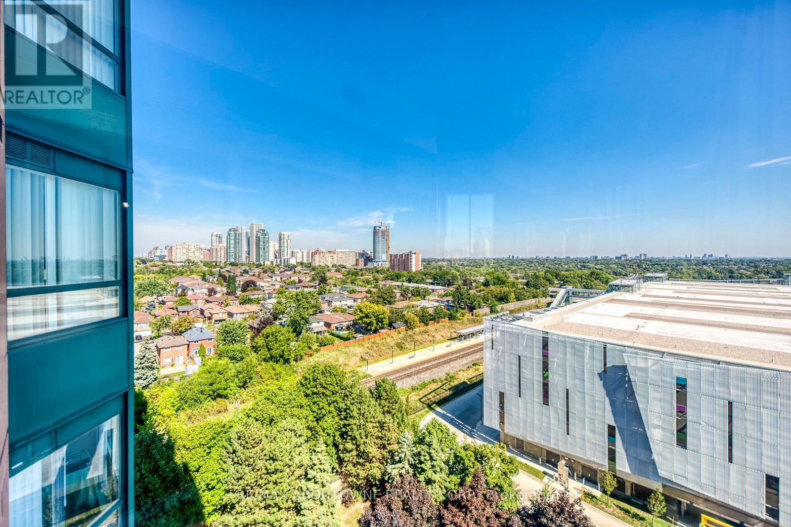 1415 - 135 Hillcrest Avenue, Mississauga, ON - Outdoor With View