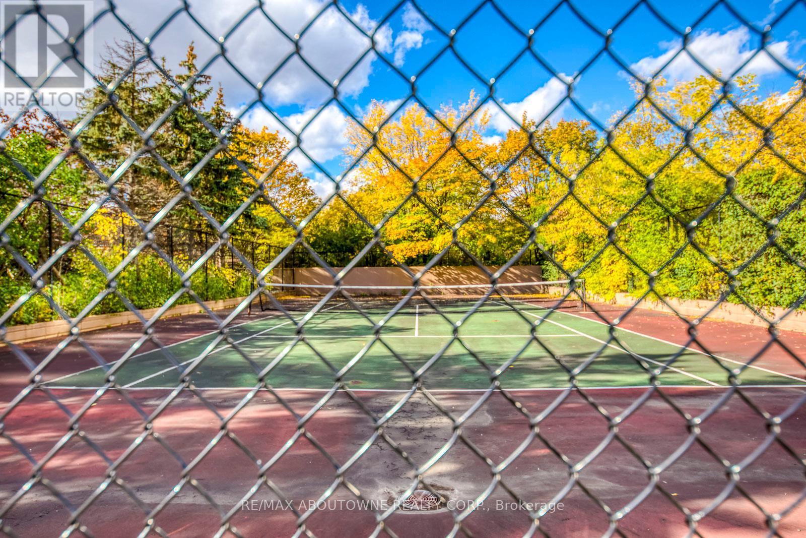 1415 - 135 Hillcrest Avenue, Mississauga, ON -