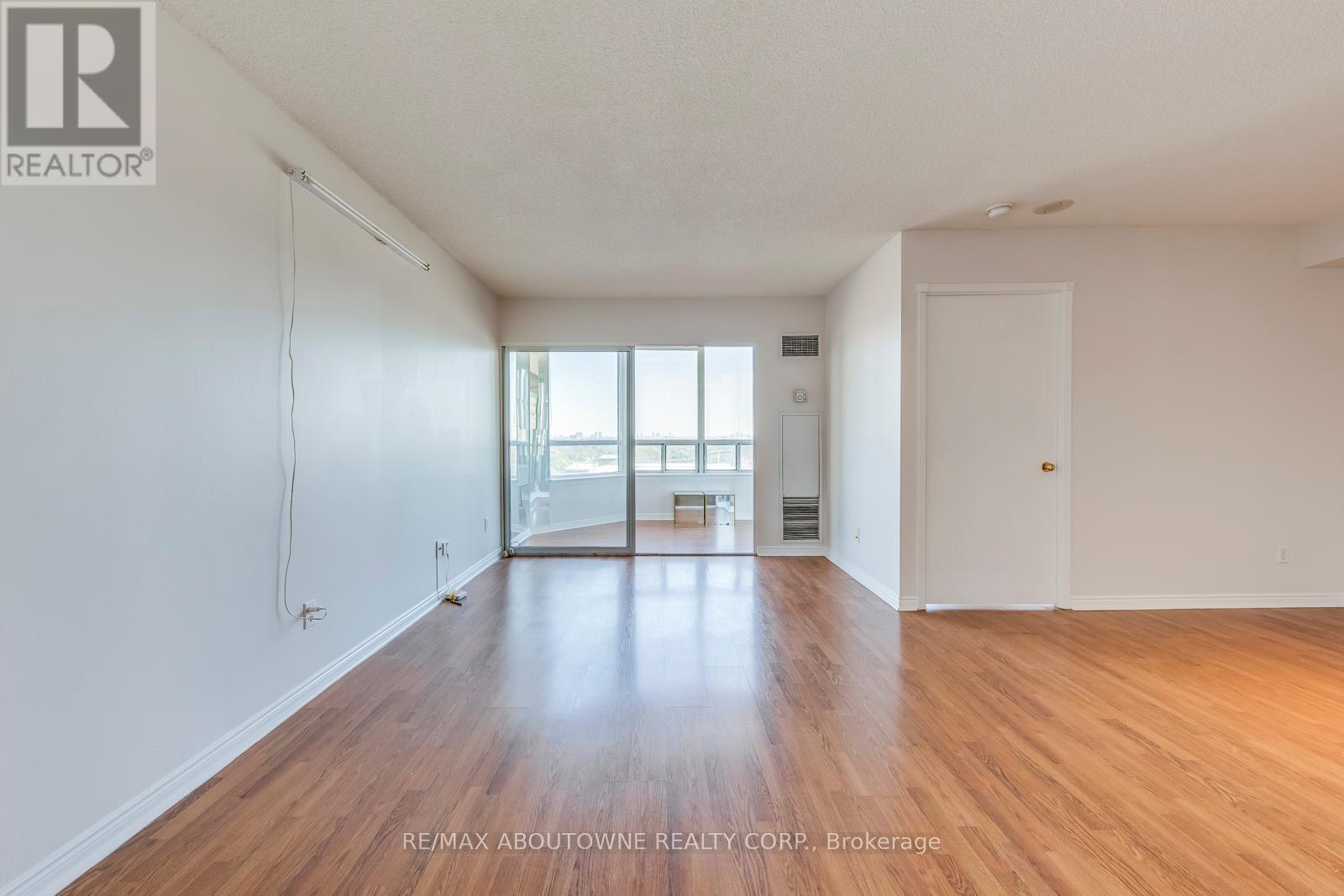 1415 - 135 Hillcrest Avenue, Mississauga, ON - Indoor Photo Showing Other Room