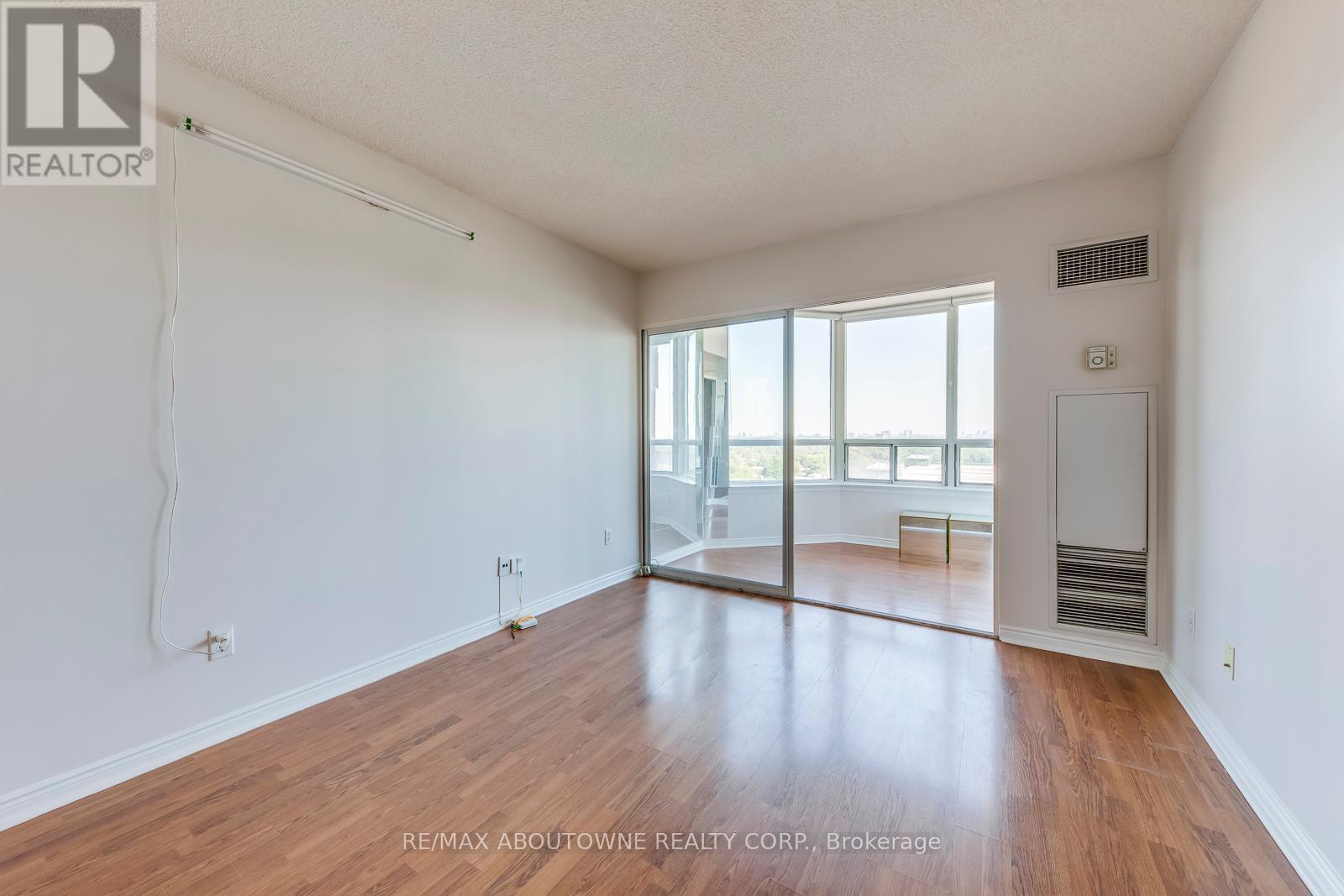 1415 - 135 Hillcrest Avenue, Mississauga, ON - Indoor Photo Showing Other Room