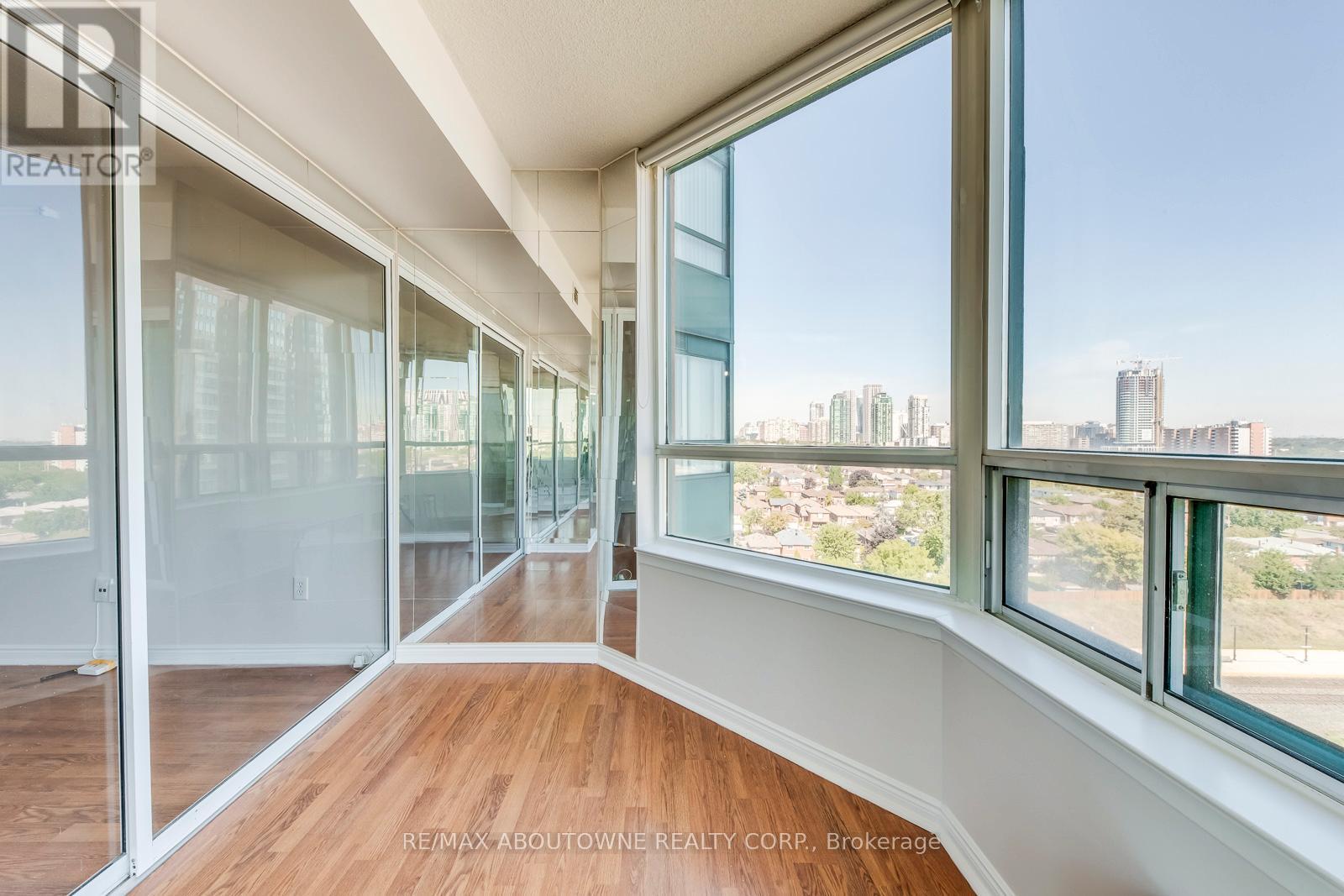 1415 - 135 Hillcrest Avenue, Mississauga, ON - Indoor Photo Showing Other Room