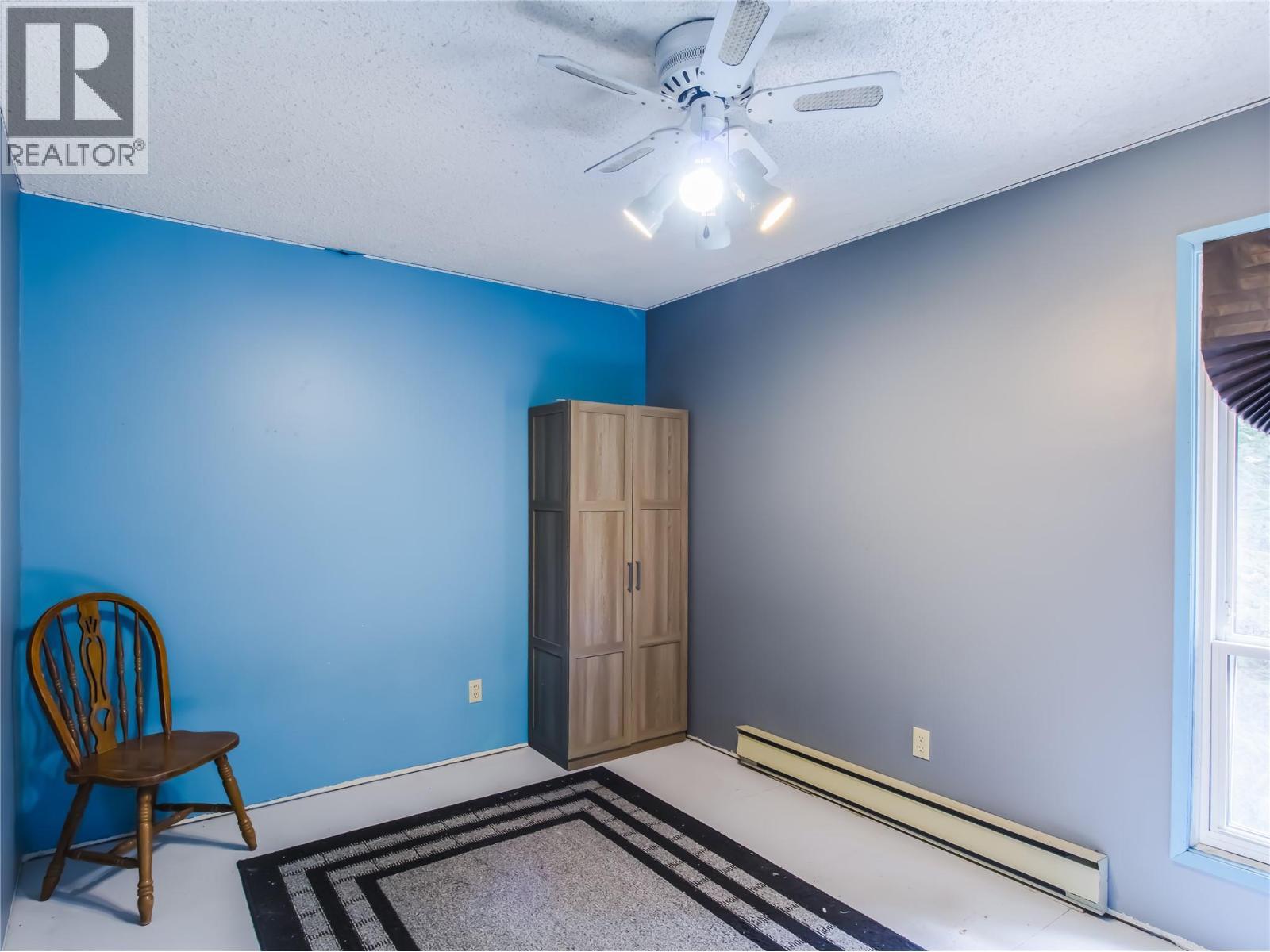 8043 97A Highway, Mara, BC - Indoor Photo Showing Other Room