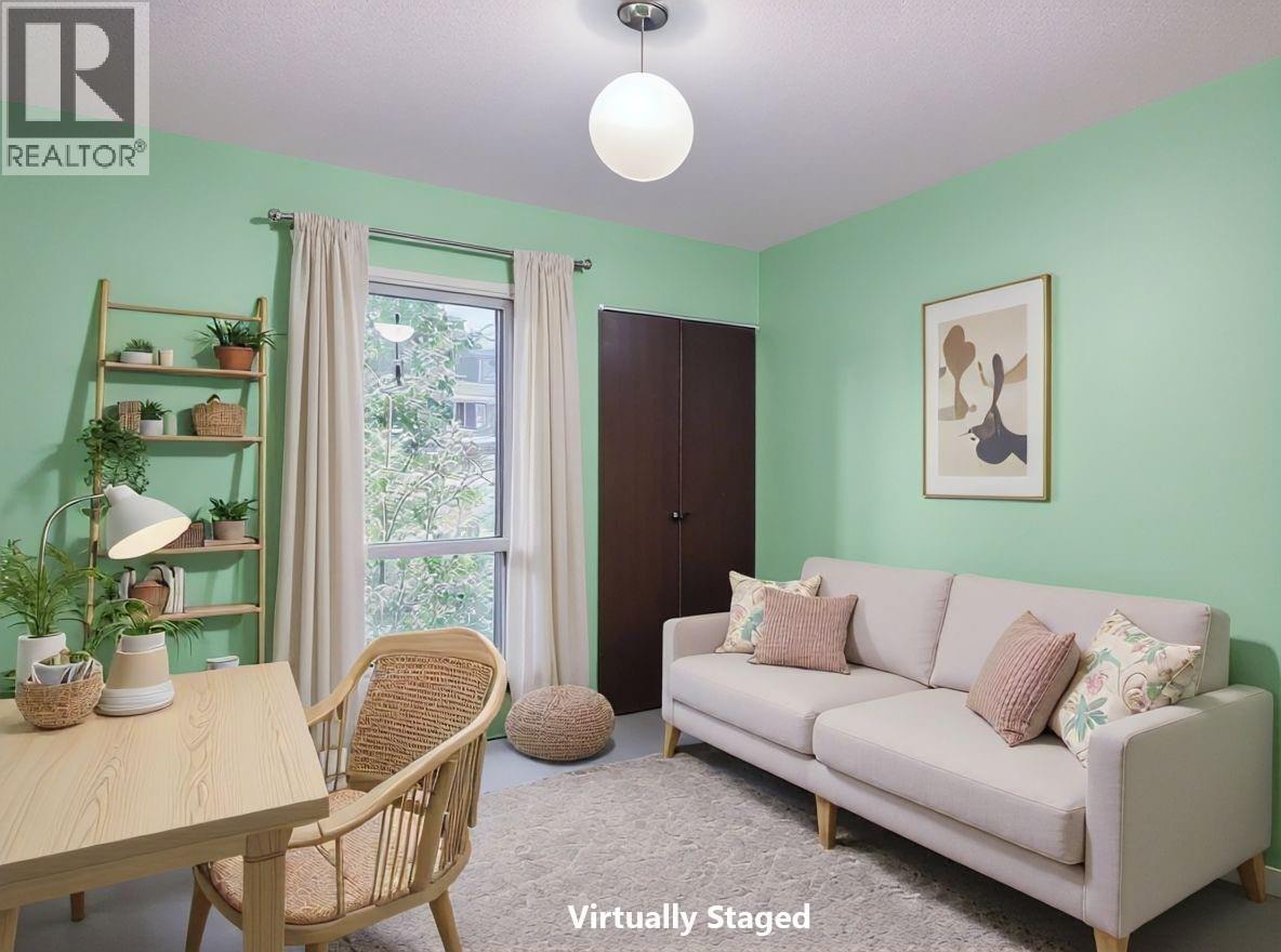 8043 97A Highway, Mara, BC - Indoor Photo Showing Living Room
