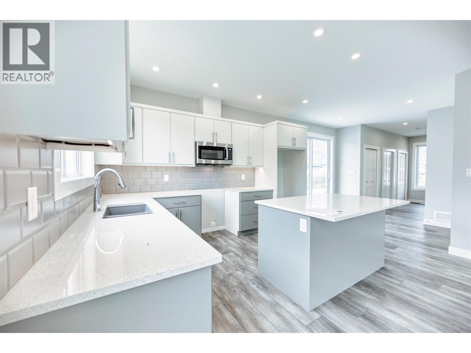 3 Wood Duck Way, Osoyoos, BC - Indoor Photo Showing Kitchen With Upgraded Kitchen