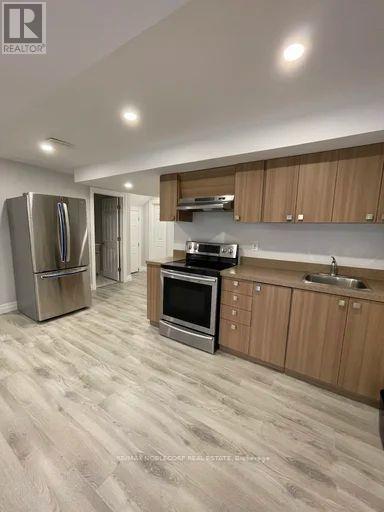 145 Cranbrook Crescent, Vaughan, ON - Indoor Photo Showing Kitchen