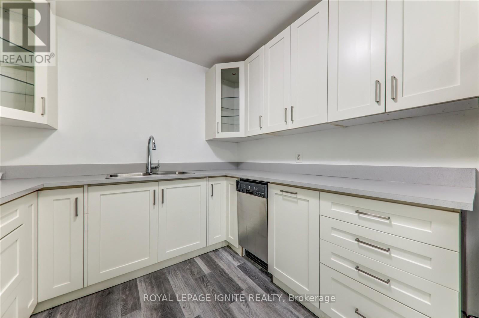 3 Bed Suite - 70 Port Darlington Road, Clarington, ON - Indoor Photo Showing Kitchen With Double Sink
