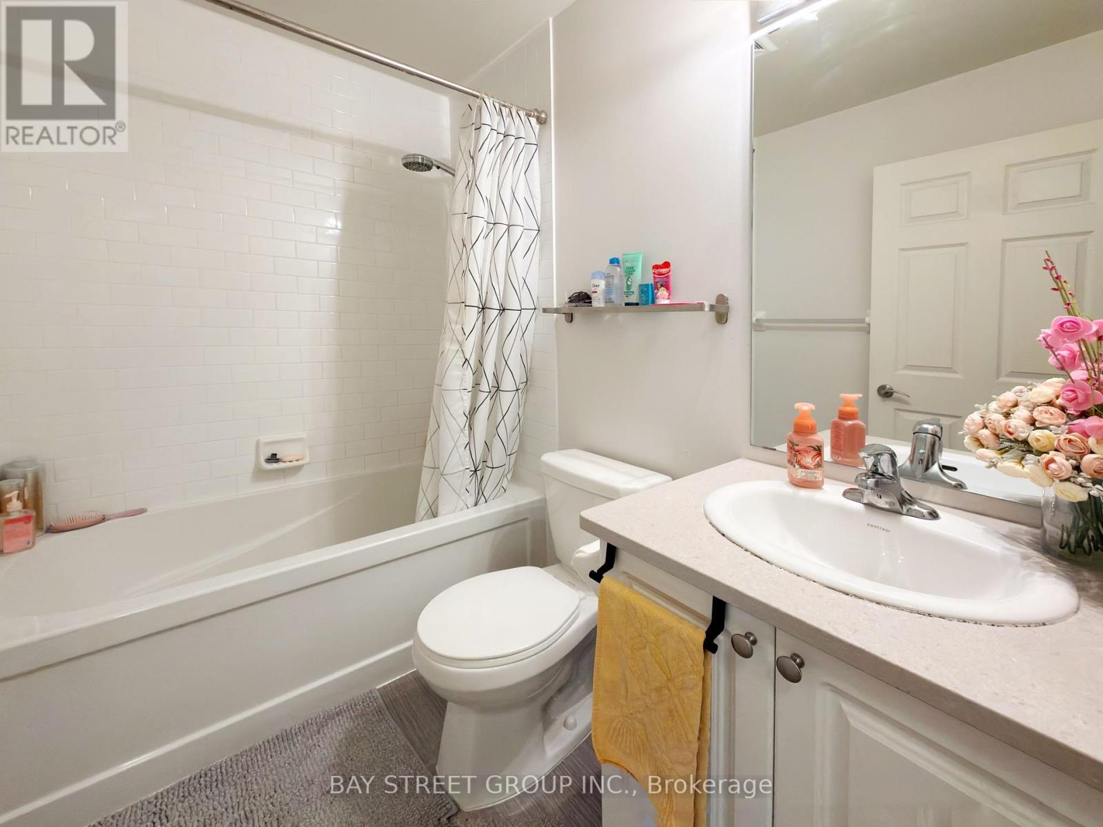 Ph06 - 339 Rathburn Road W, Mississauga, ON - Indoor Photo Showing Bathroom