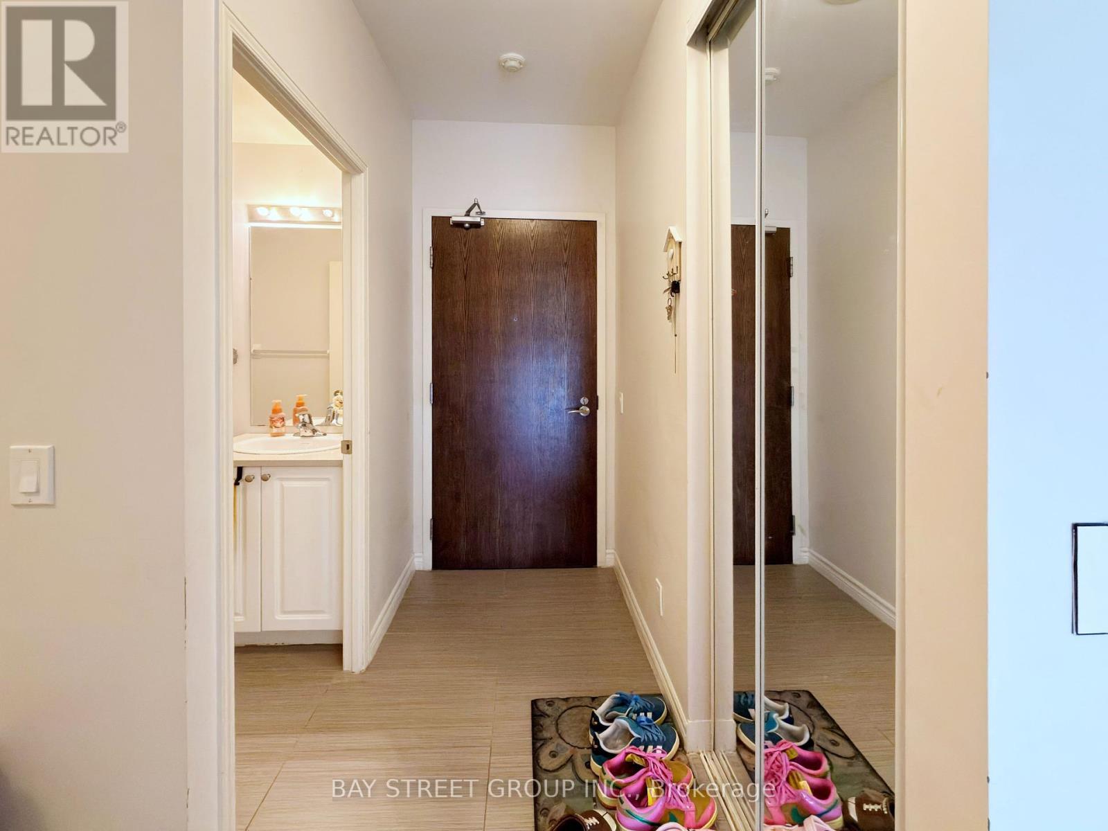 Ph06 - 339 Rathburn Road W, Mississauga, ON - Indoor Photo Showing Other Room