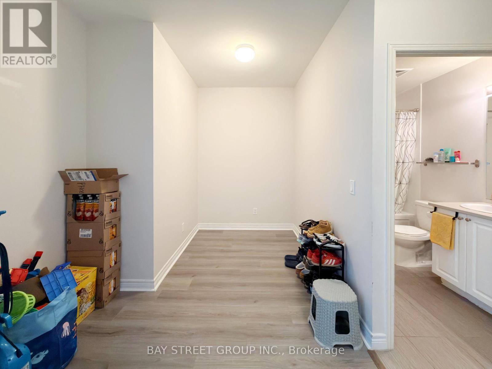 Ph06 - 339 Rathburn Road W, Mississauga, ON - Indoor