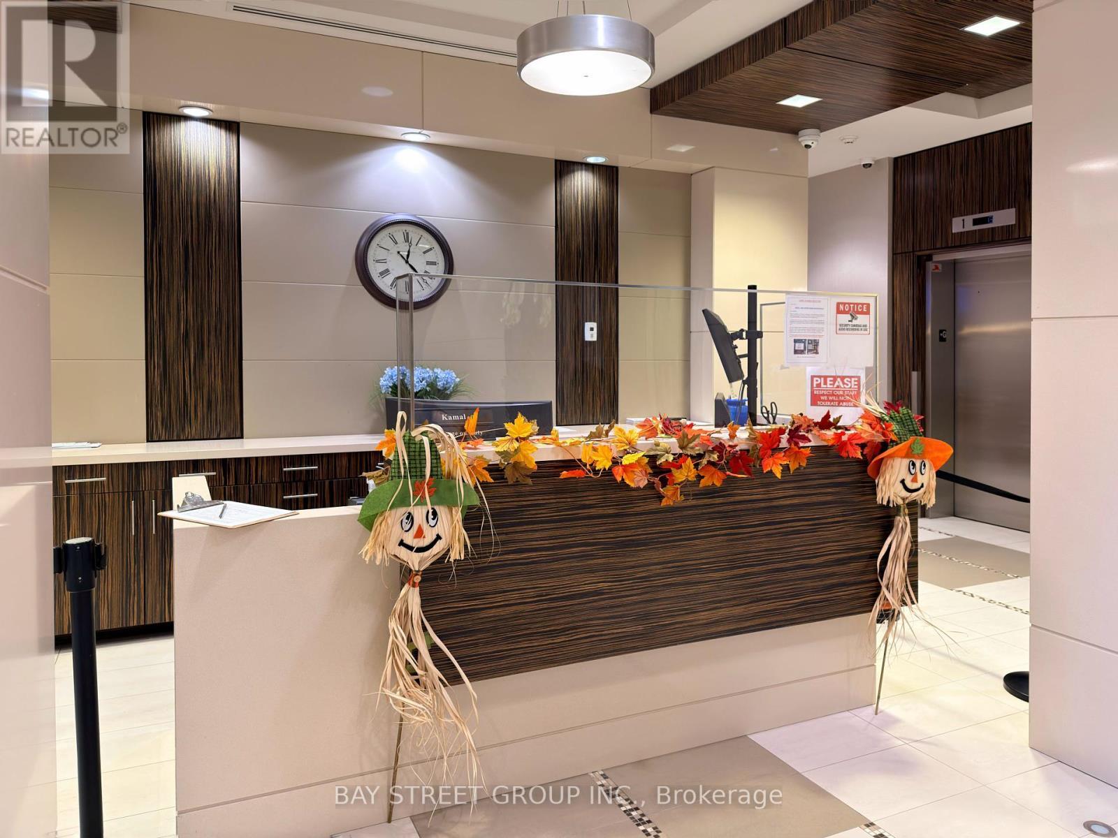 Ph06 - 339 Rathburn Road W, Mississauga, ON - Indoor Photo Showing Other Room