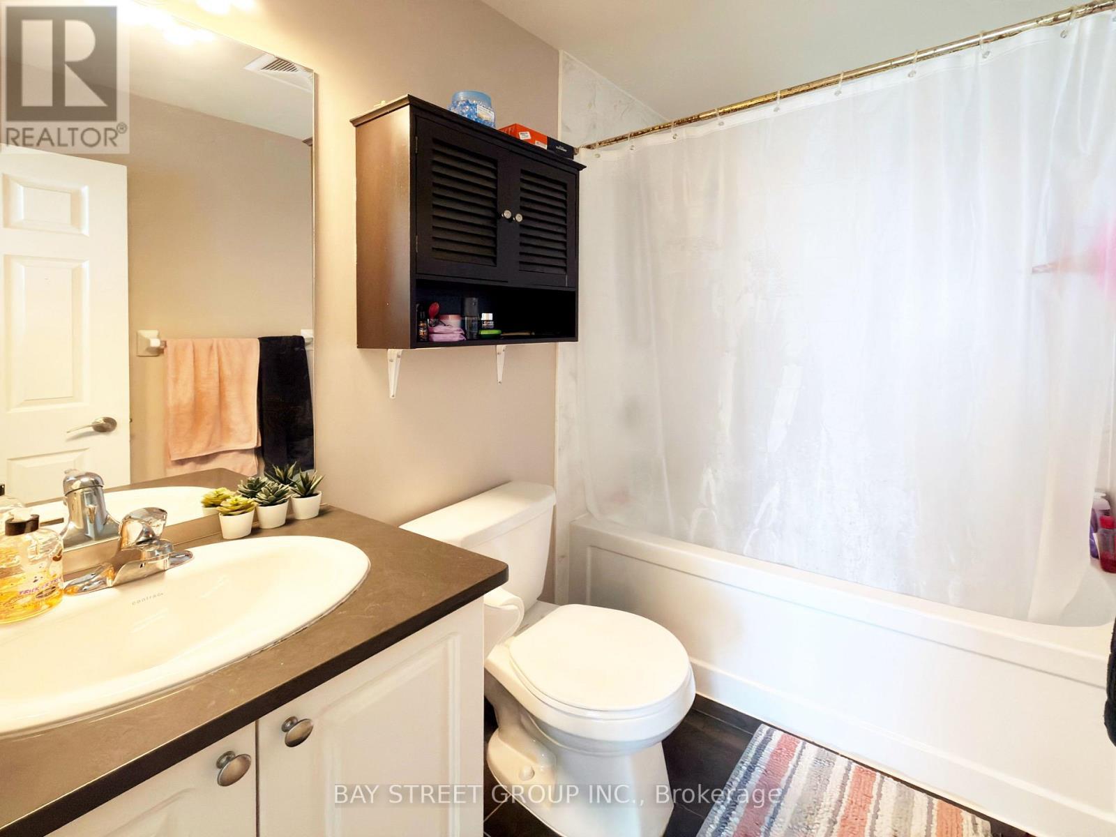 Ph06 - 339 Rathburn Road W, Mississauga, ON - Indoor Photo Showing Bathroom