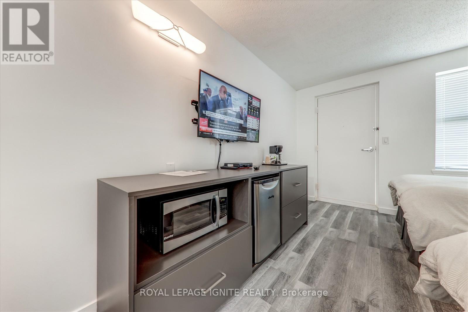 212 - 70 Port Darlington Road, Clarington, ON - Indoor