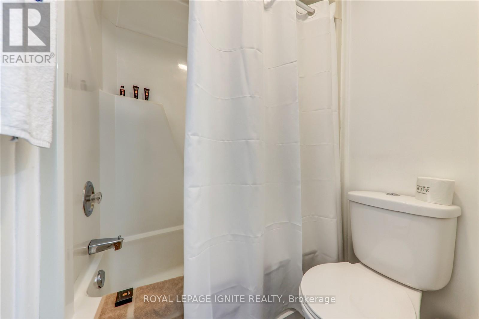 212 - 70 Port Darlington Road, Clarington, ON - Indoor Photo Showing Bathroom