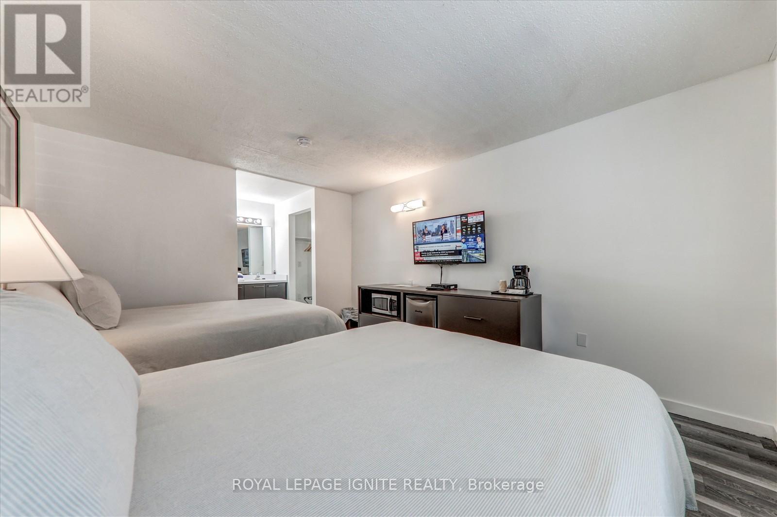 212 - 70 Port Darlington Road, Clarington, ON - Indoor Photo Showing Bedroom