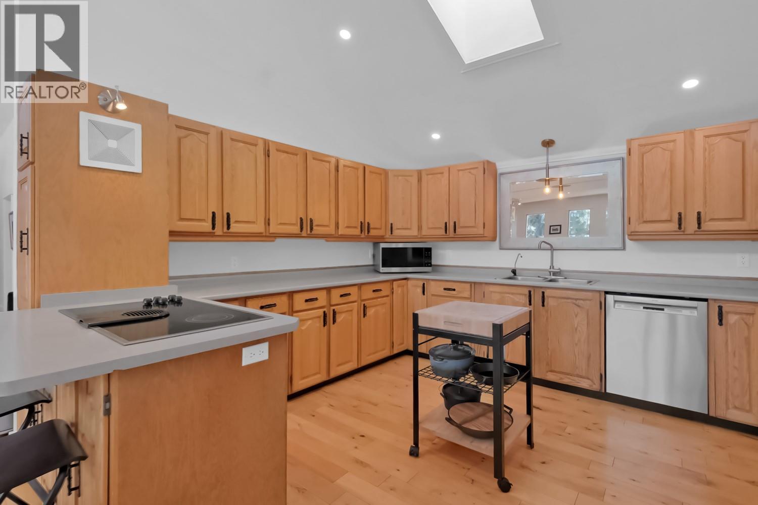 5290 Trepanier Bench Road, Peachland, BC - Indoor Photo Showing Kitchen