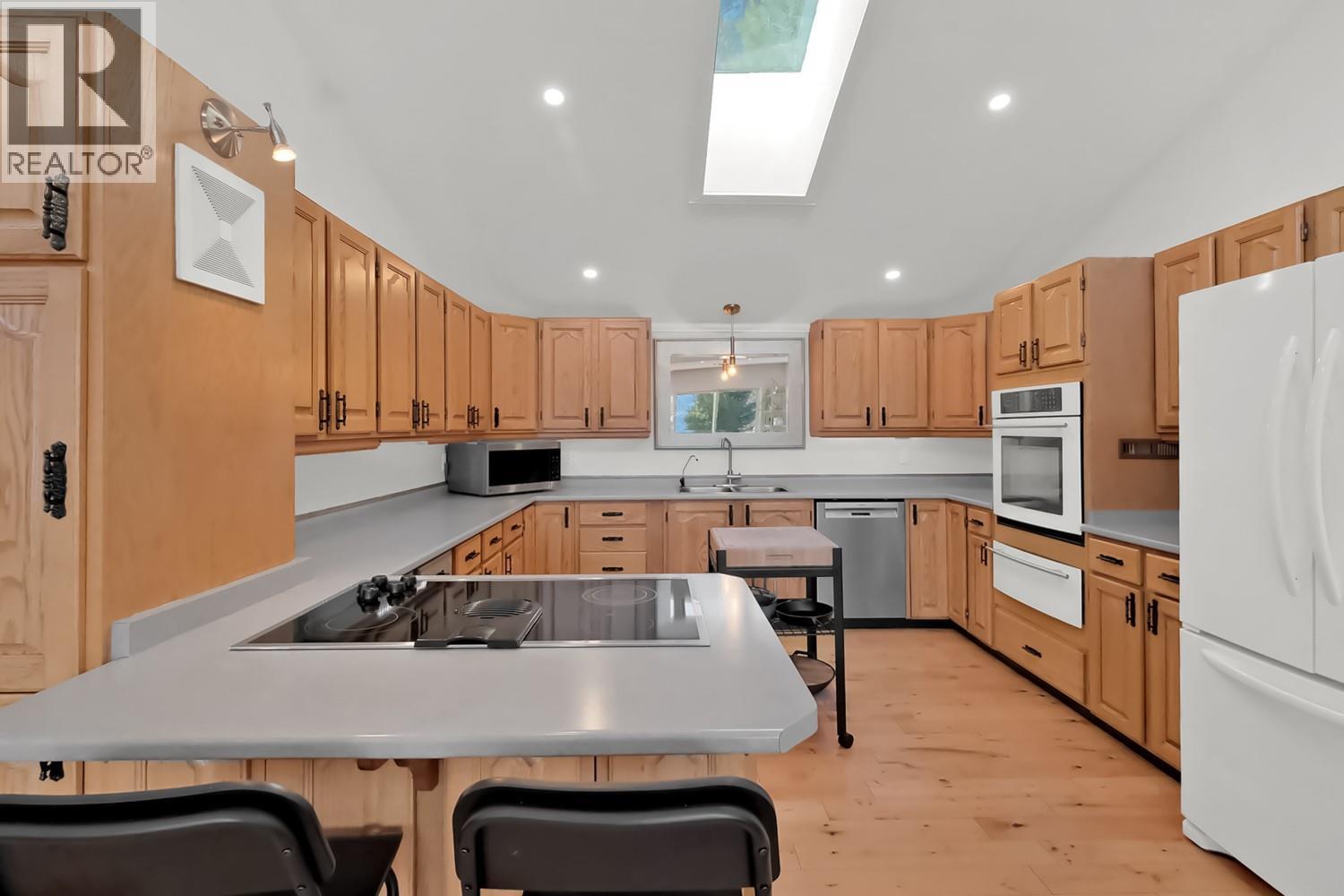 5290 Trepanier Bench Road, Peachland, BC - Indoor Photo Showing Kitchen