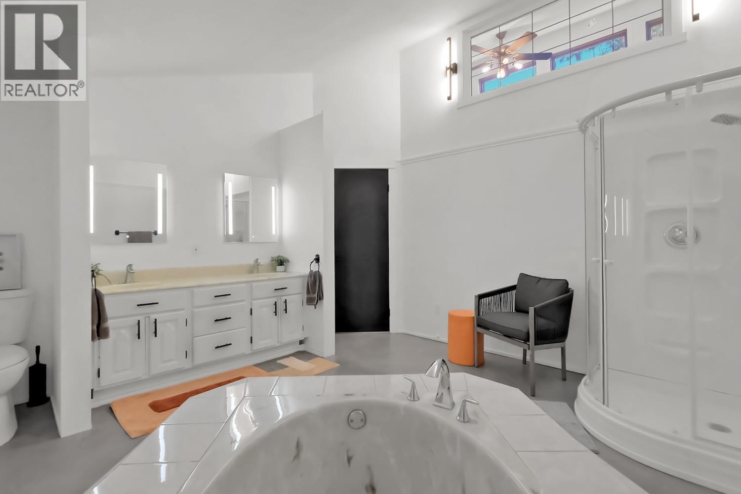 5290 Trepanier Bench Road, Peachland, BC - Indoor Photo Showing Bathroom