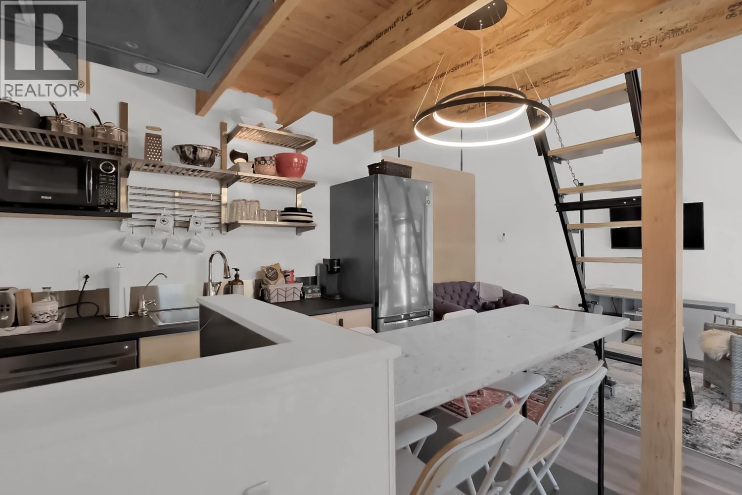 5290 Trepanier Bench Road, Peachland, BC - Indoor