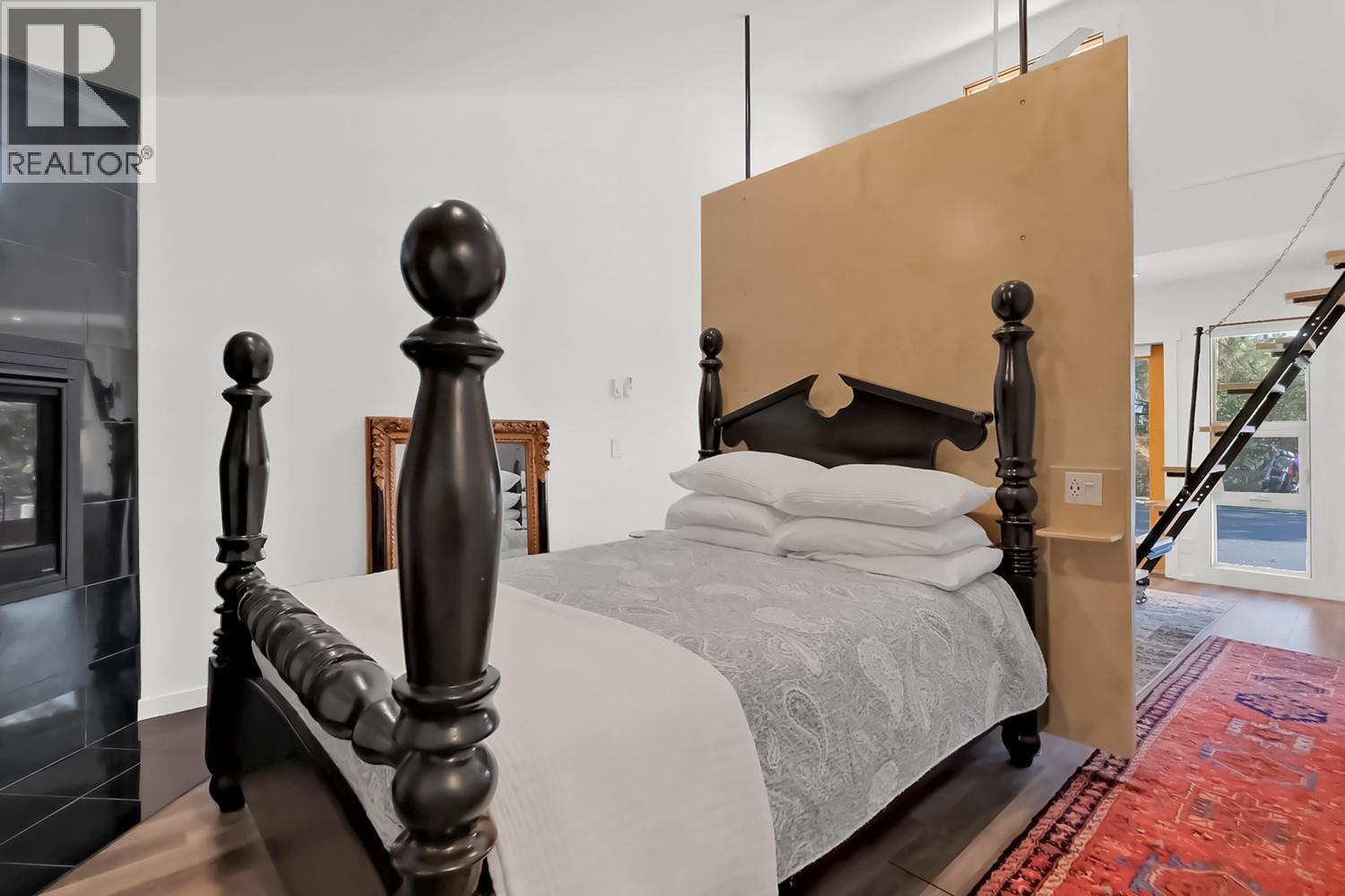 5290 Trepanier Bench Road, Peachland, BC - Indoor Photo Showing Bedroom