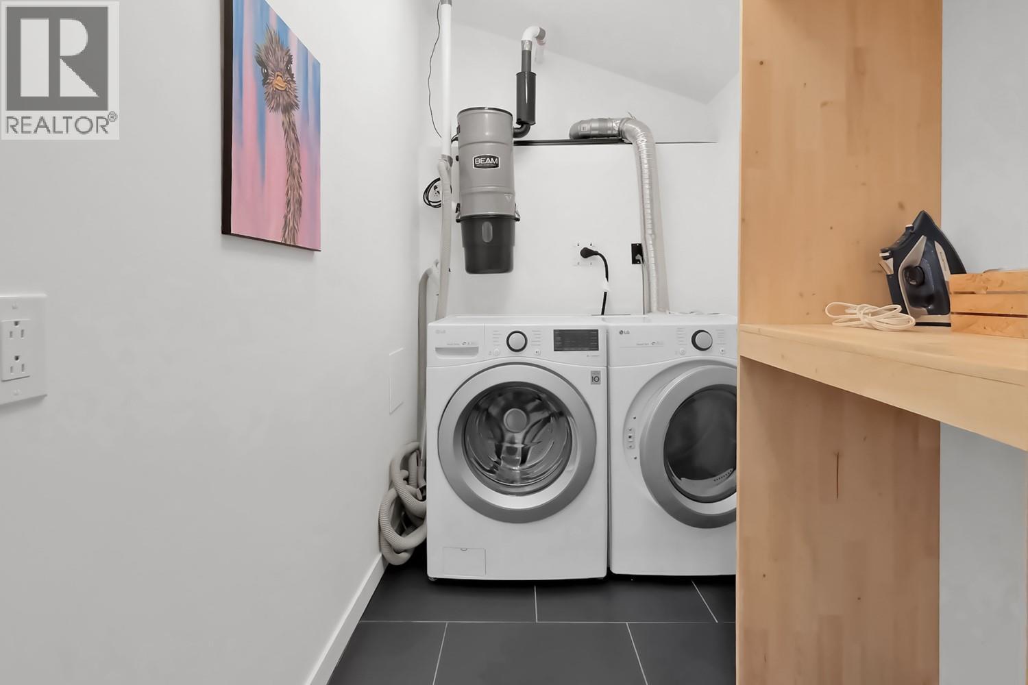 5290 Trepanier Bench Road, Peachland, BC - Indoor Photo Showing Laundry Room