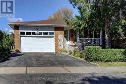 3440 RIVERSPRAY CRESCENT  Mississauga, ON L4Y 3M7