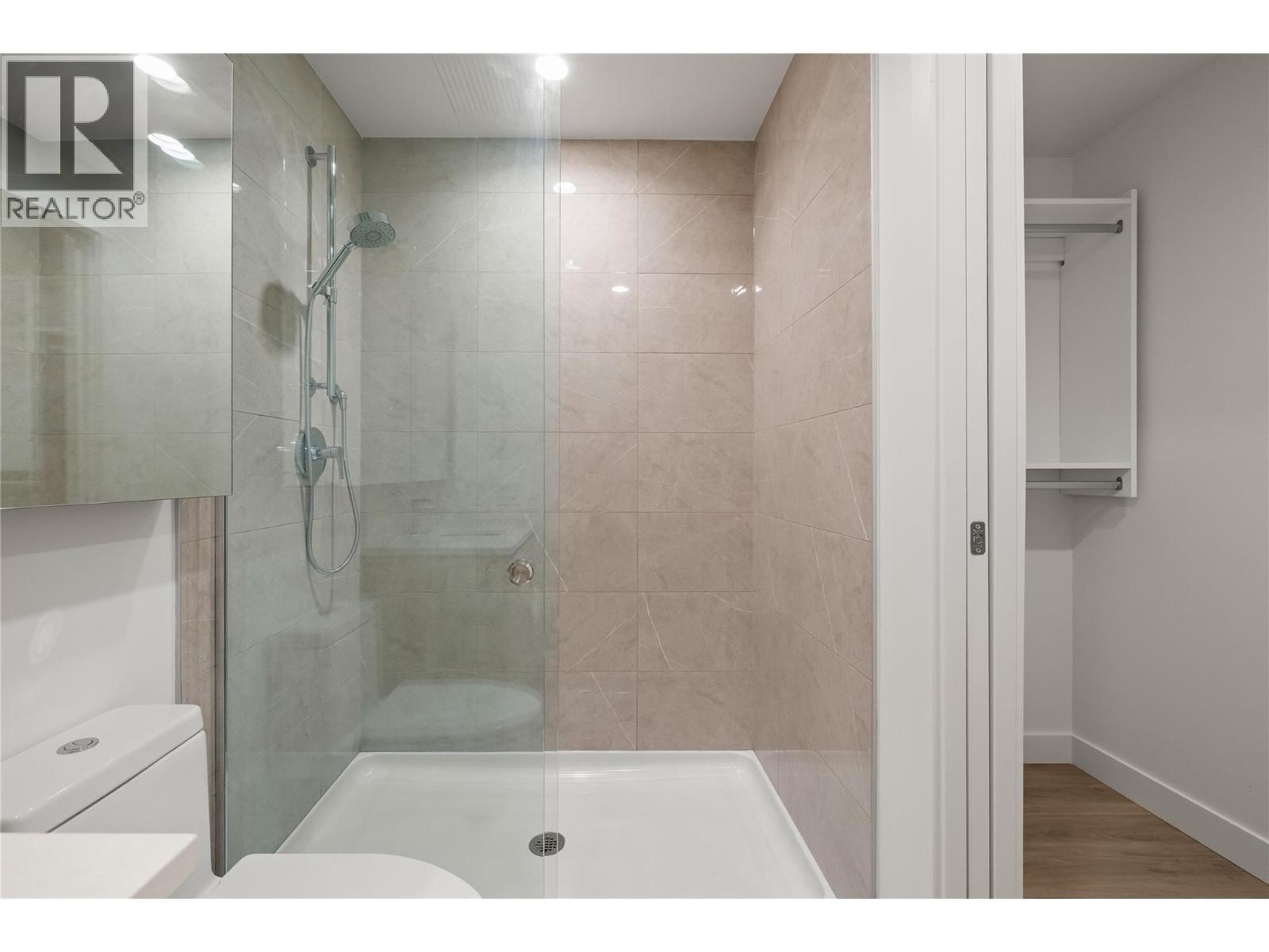 238 Leon Avenue Unit# 1704, Kelowna, BC - Indoor Photo Showing Bathroom