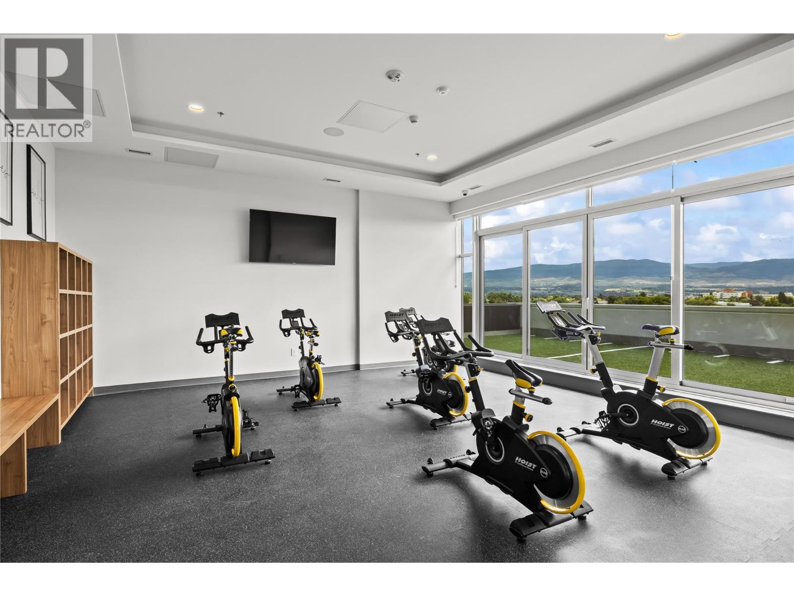 238 Leon Avenue Unit# 1704, Kelowna, BC - Indoor Photo Showing Gym Room