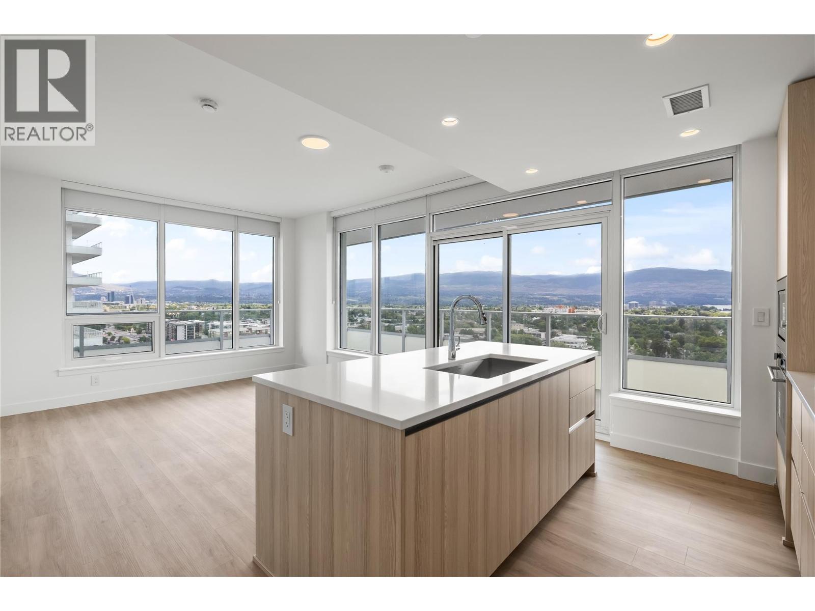 238 Leon Avenue Unit# 1704, Kelowna, BC - Indoor Photo Showing Other Room