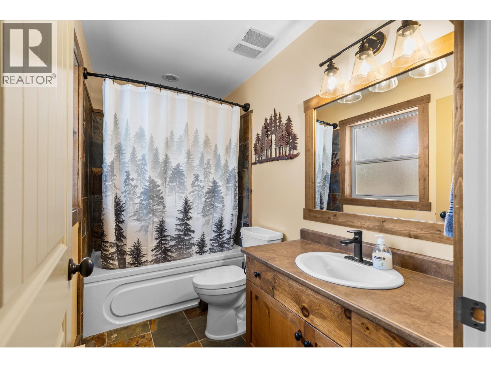 Ensuite bath for main bedroom - 50 Forest Lane Unit# A Lot# 22, Big White, BC - Indoor Photo Showing Bathroom
