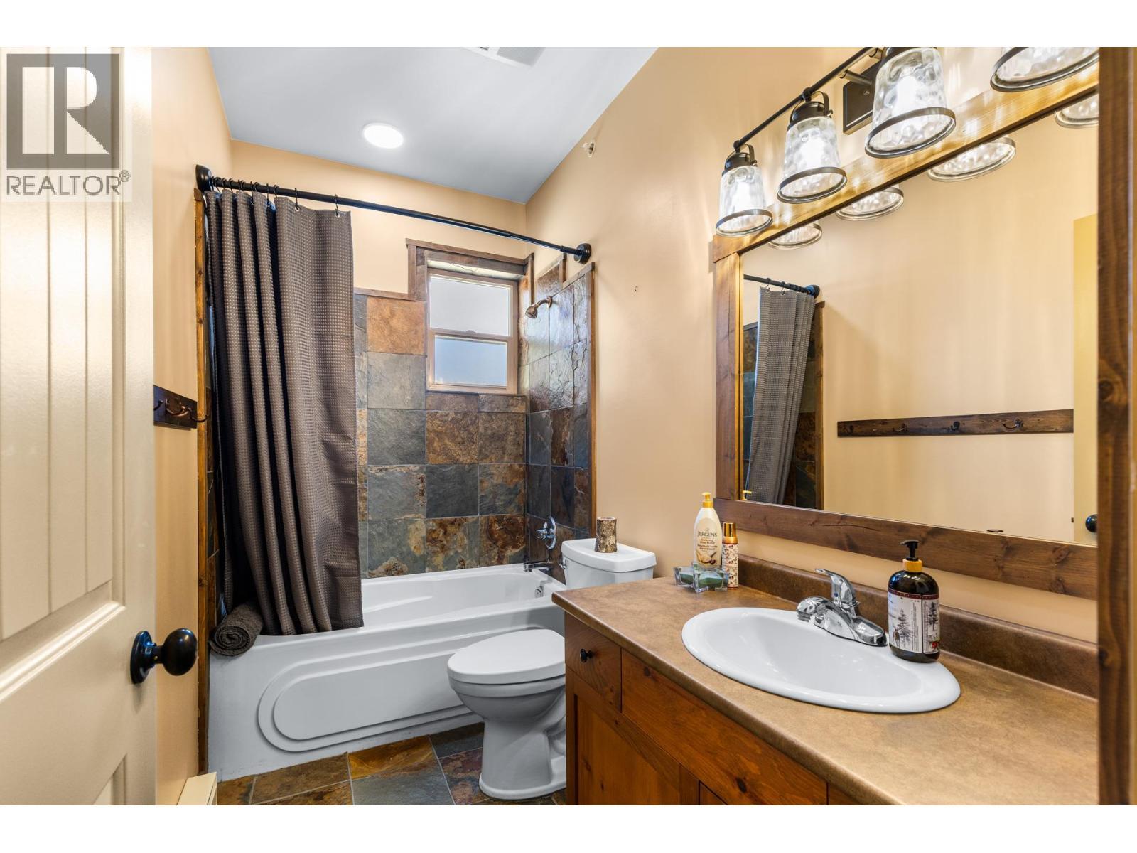 4pc bath for main level - 50 Forest Lane Unit# A Lot# 22, Big White, BC - Indoor Photo Showing Bathroom