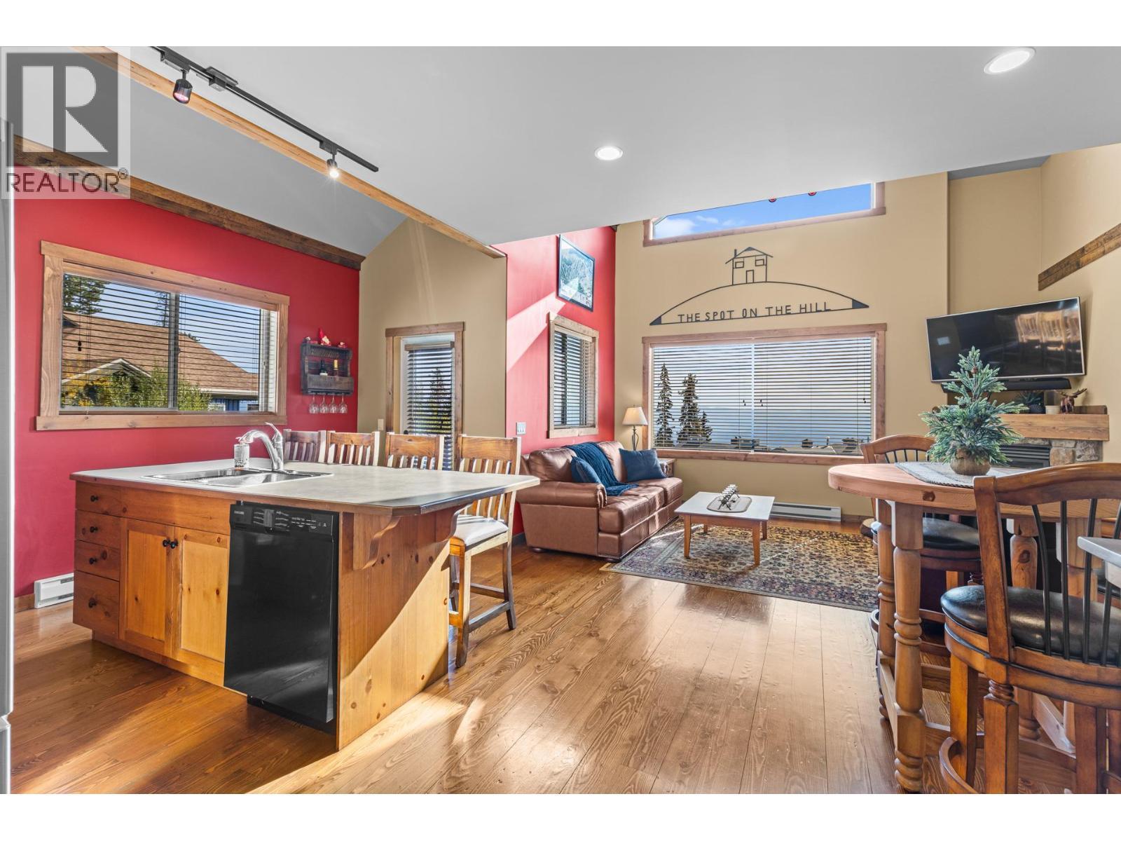 open plan on main level - 50 Forest Lane Unit# A Lot# 22, Big White, BC - Indoor