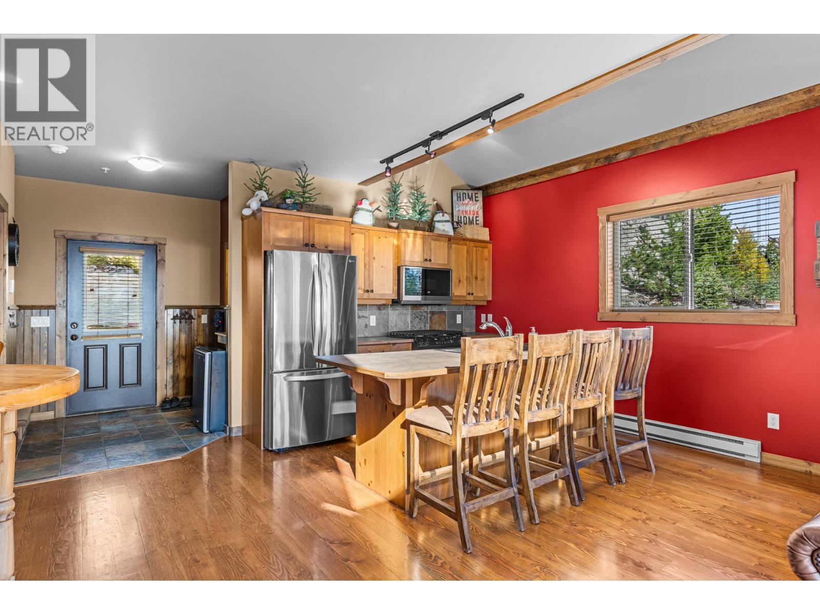 Island with 4 bar chairs - 50 Forest Lane Unit# A Lot# 22, Big White, BC - Indoor