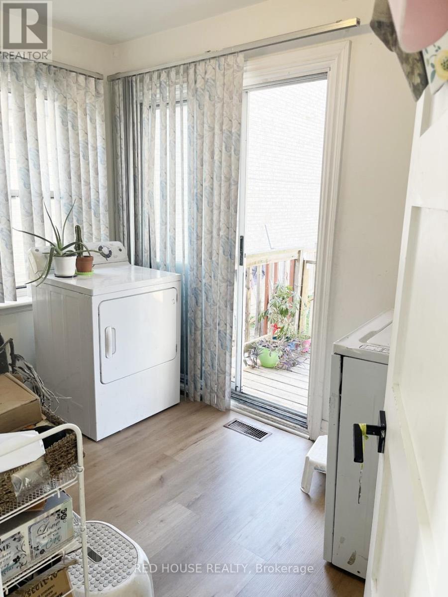 40 North Woodrow Boulevard, Toronto, ON - Indoor Photo Showing Laundry Room