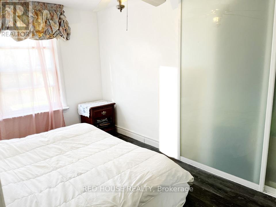 40 North Woodrow Boulevard, Toronto, ON - Indoor Photo Showing Bedroom
