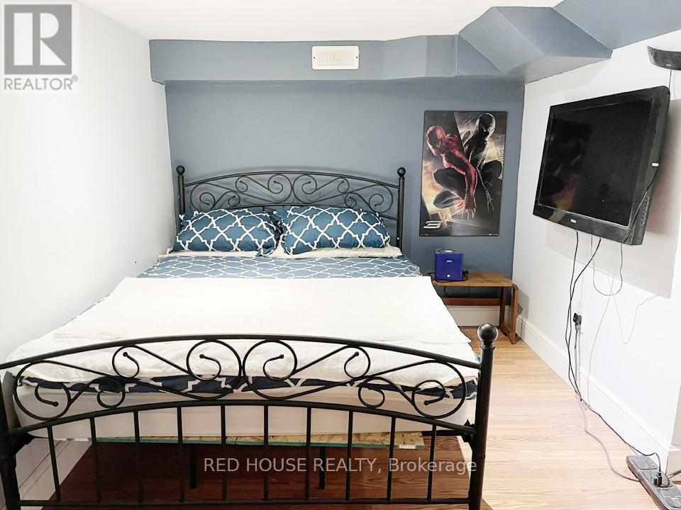 40 North Woodrow Boulevard, Toronto, ON - Indoor