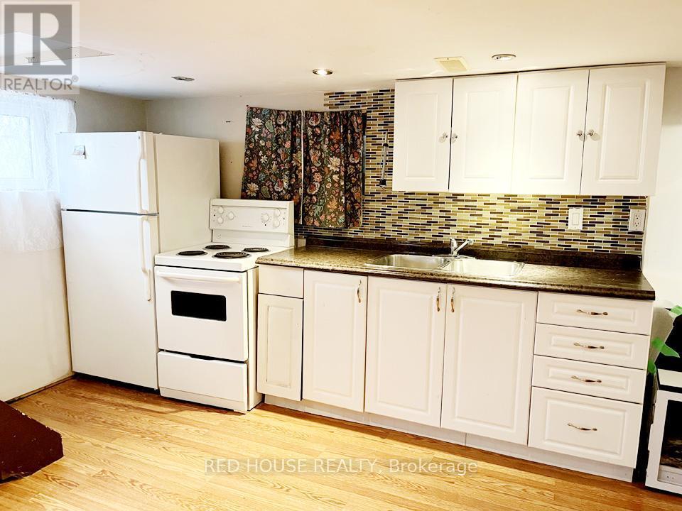 40 North Woodrow Boulevard, Toronto, ON - Indoor Photo Showing Kitchen With Double Sink