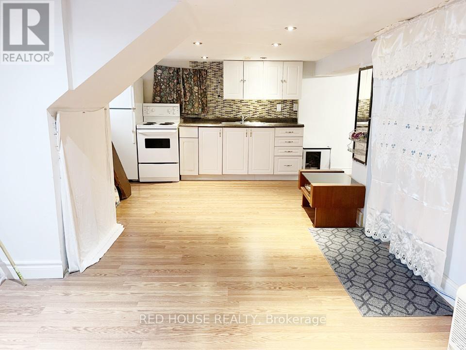 40 North Woodrow Boulevard, Toronto, ON - Indoor Photo Showing Kitchen