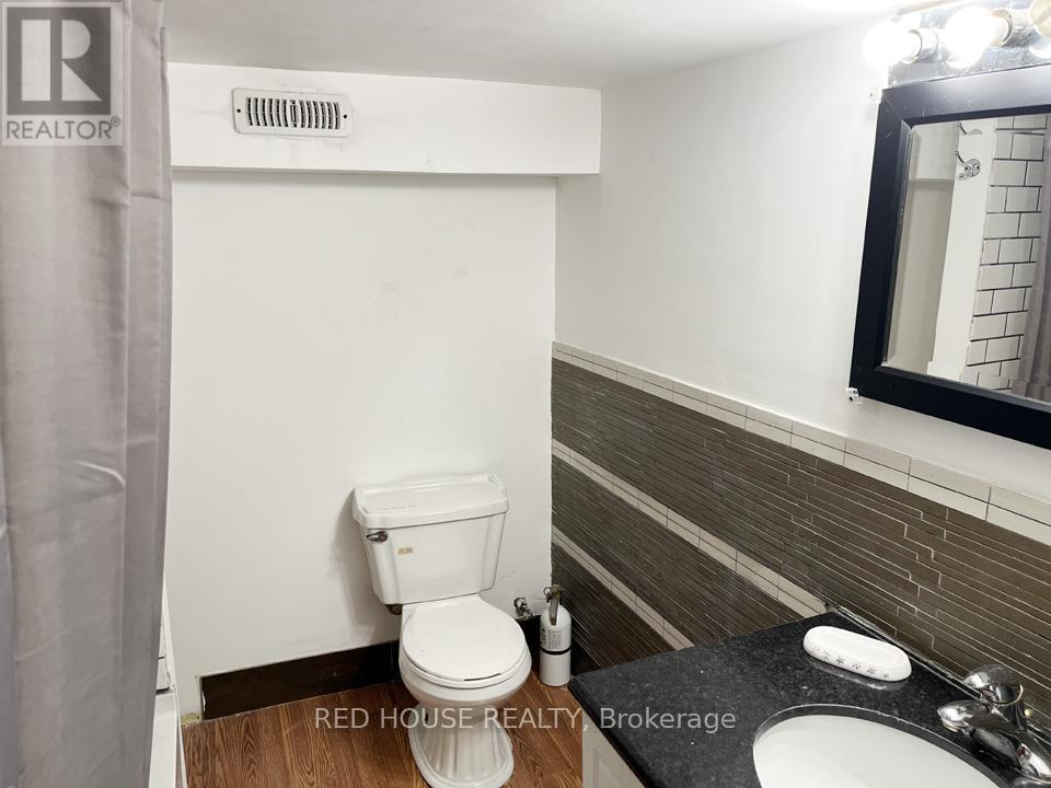 40 North Woodrow Boulevard, Toronto, ON - Indoor Photo Showing Bathroom