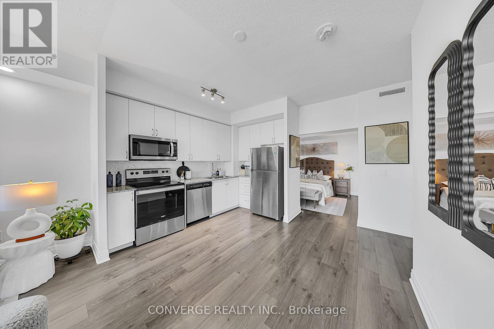 1310 - 3220 Sheppard Avenue E, Toronto, ON - Indoor Photo Showing Kitchen