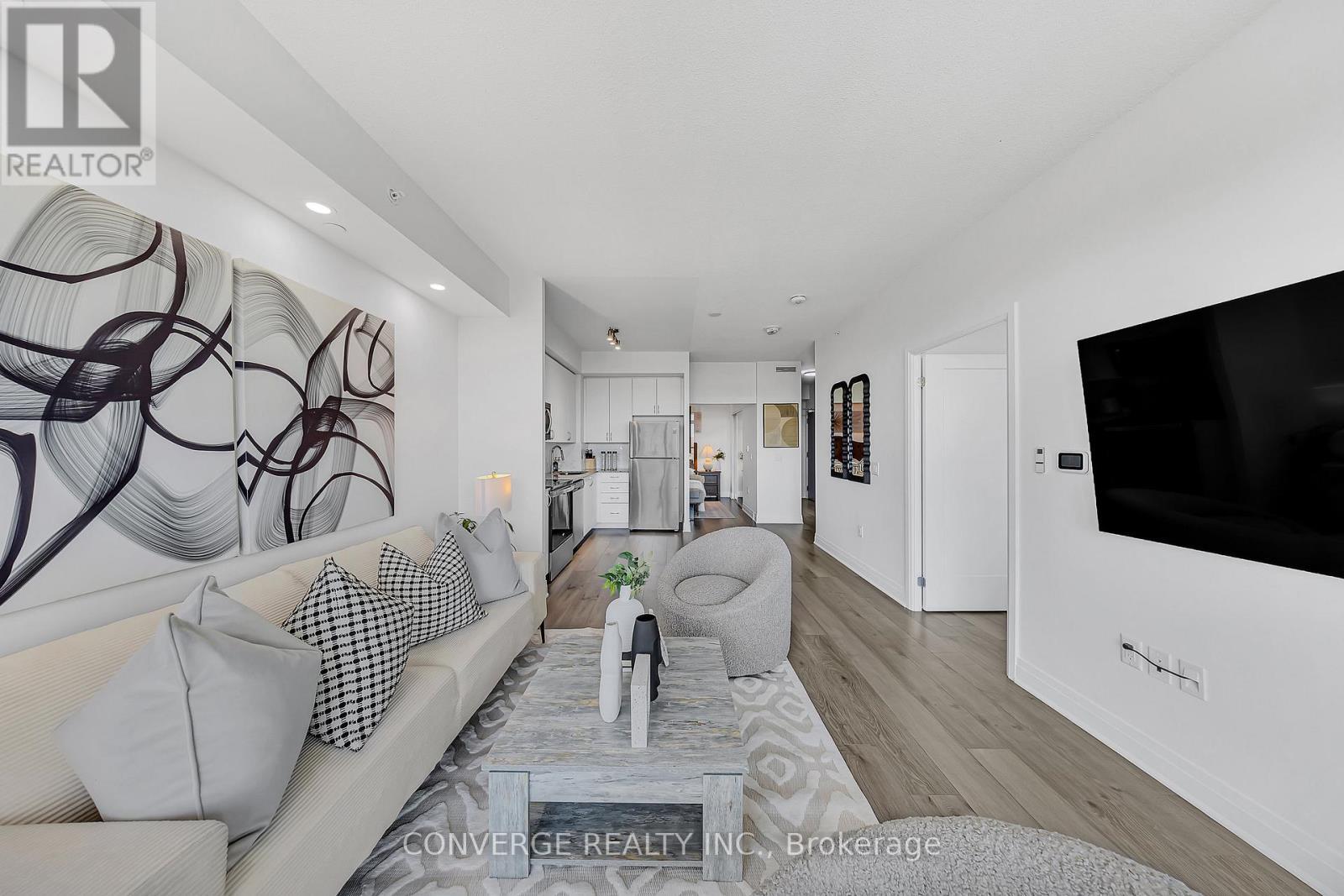 1310 - 3220 Sheppard Avenue E, Toronto, ON - Indoor