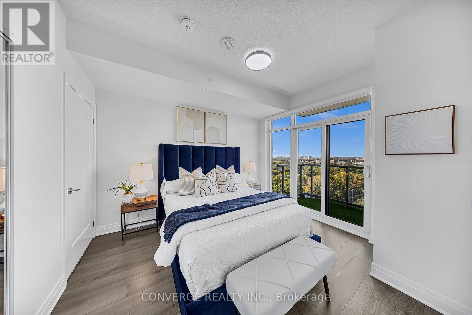 1310 - 3220 Sheppard Avenue E, Toronto, ON - Indoor Photo Showing Bedroom