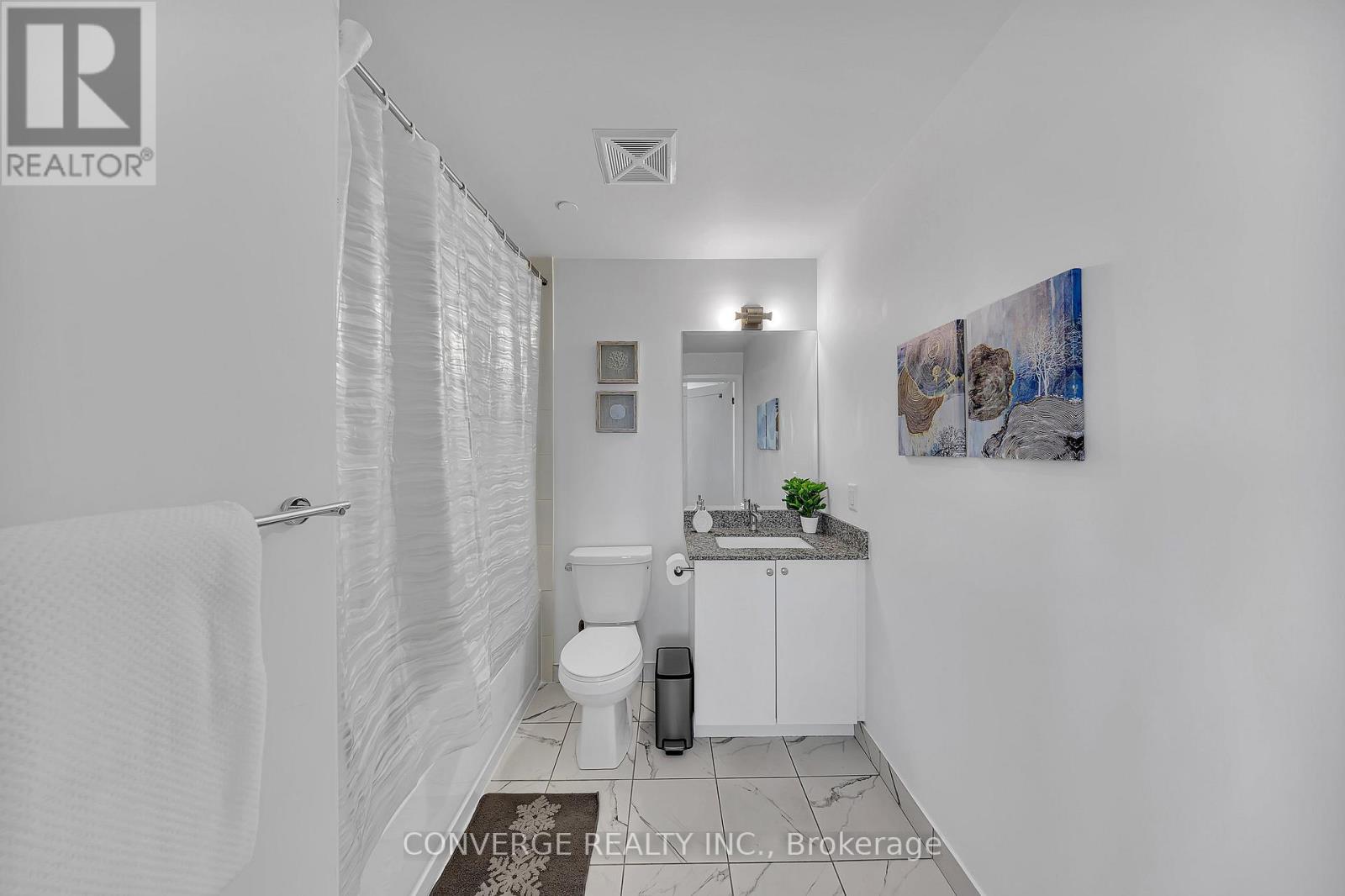 1310 - 3220 Sheppard Avenue E, Toronto, ON - Indoor Photo Showing Bathroom