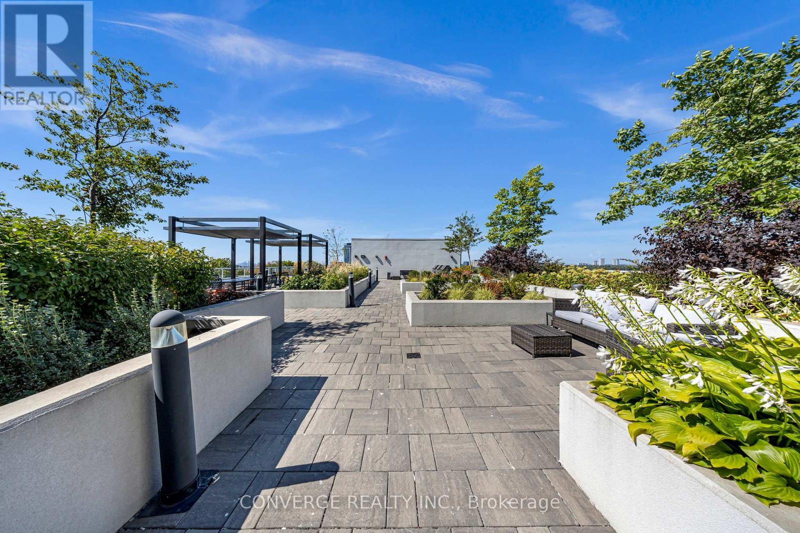 1310 - 3220 Sheppard Avenue E, Toronto, ON - Outdoor