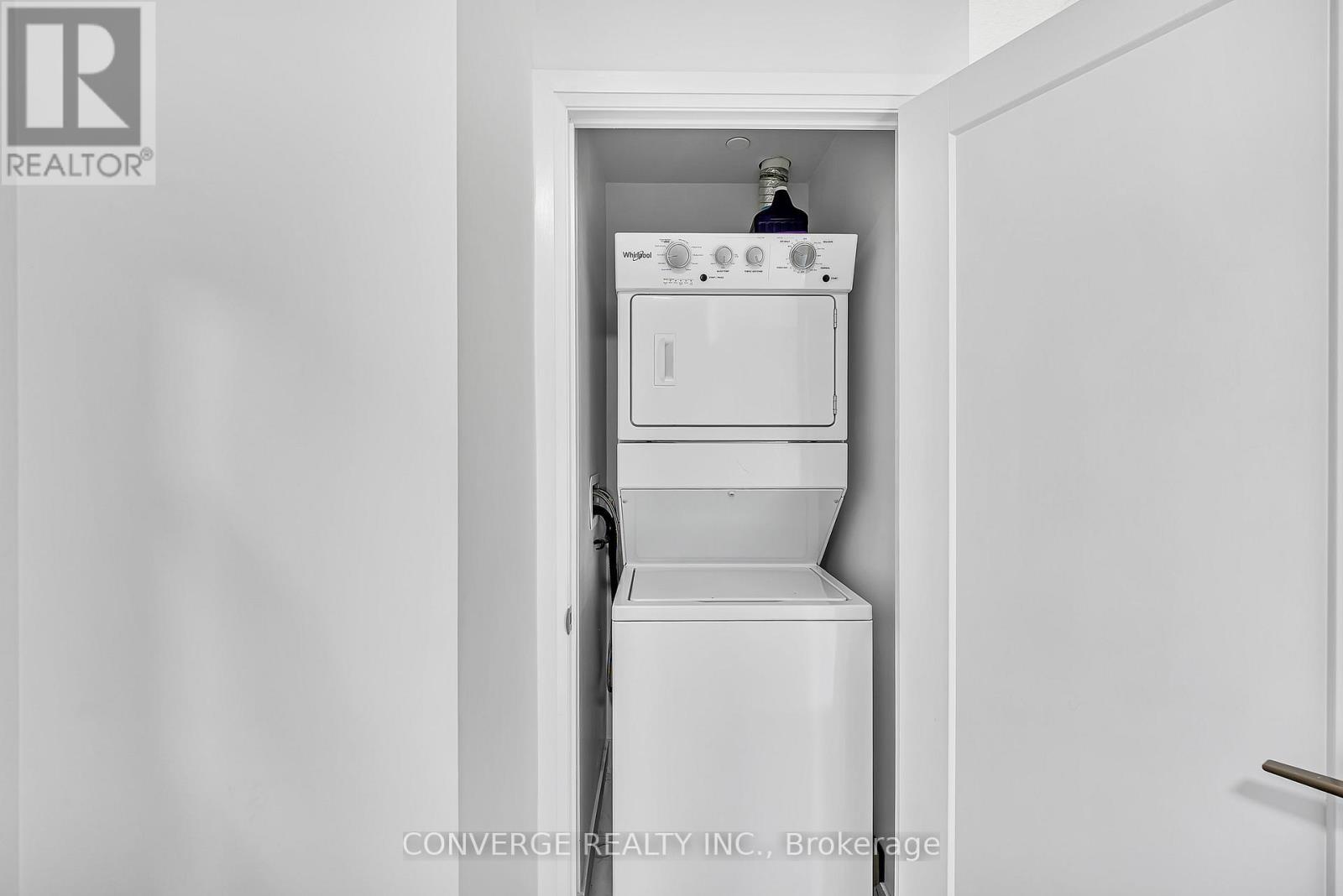 1310 - 3220 Sheppard Avenue E, Toronto, ON - Indoor Photo Showing Laundry Room