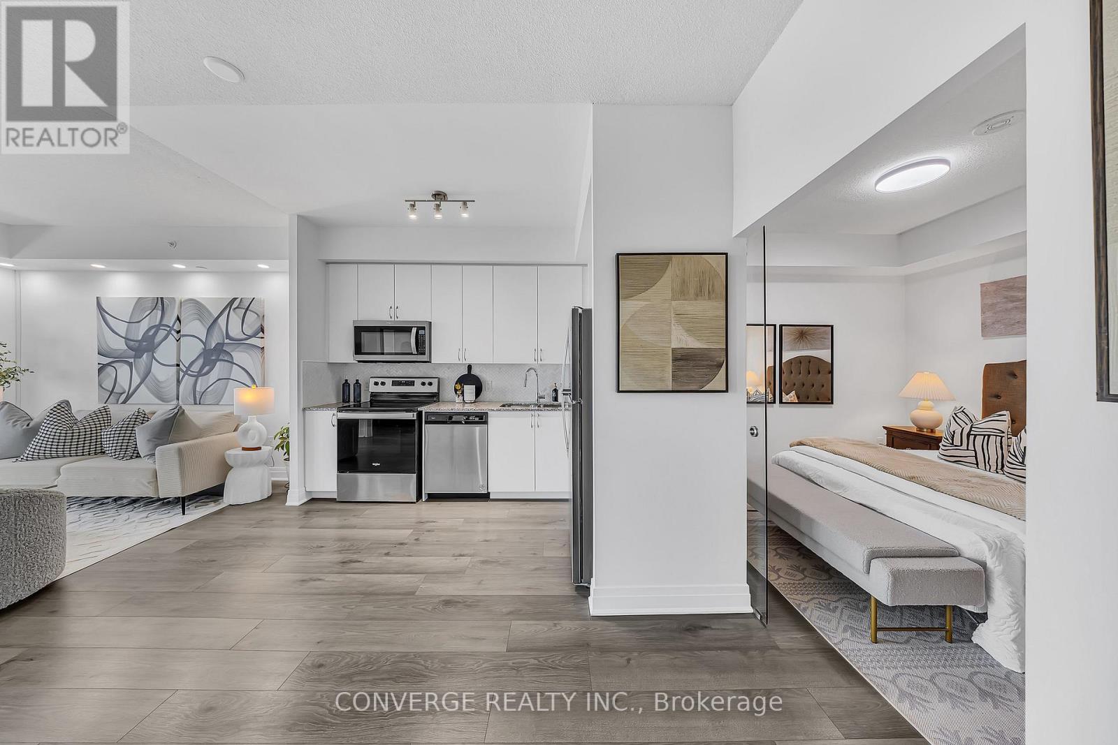 1310 - 3220 Sheppard Avenue E, Toronto, ON - Indoor