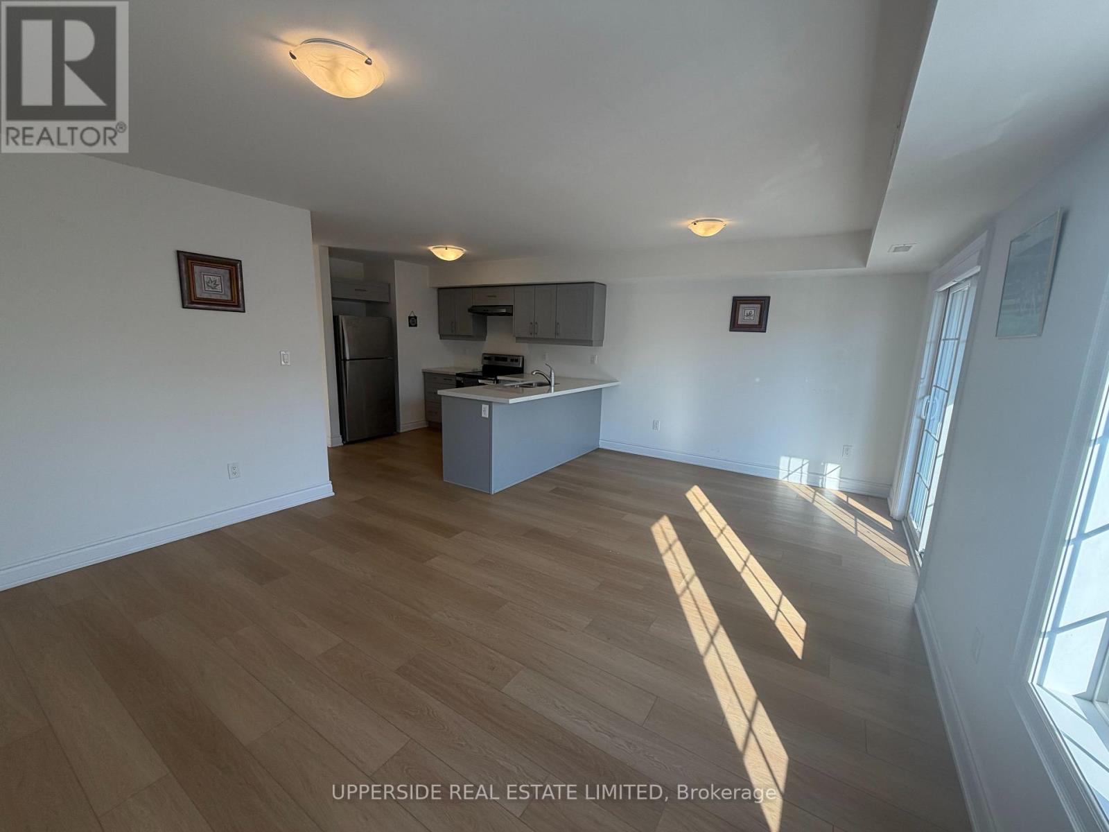 3 - 51 Hay Lane N, Barrie, ON - Indoor