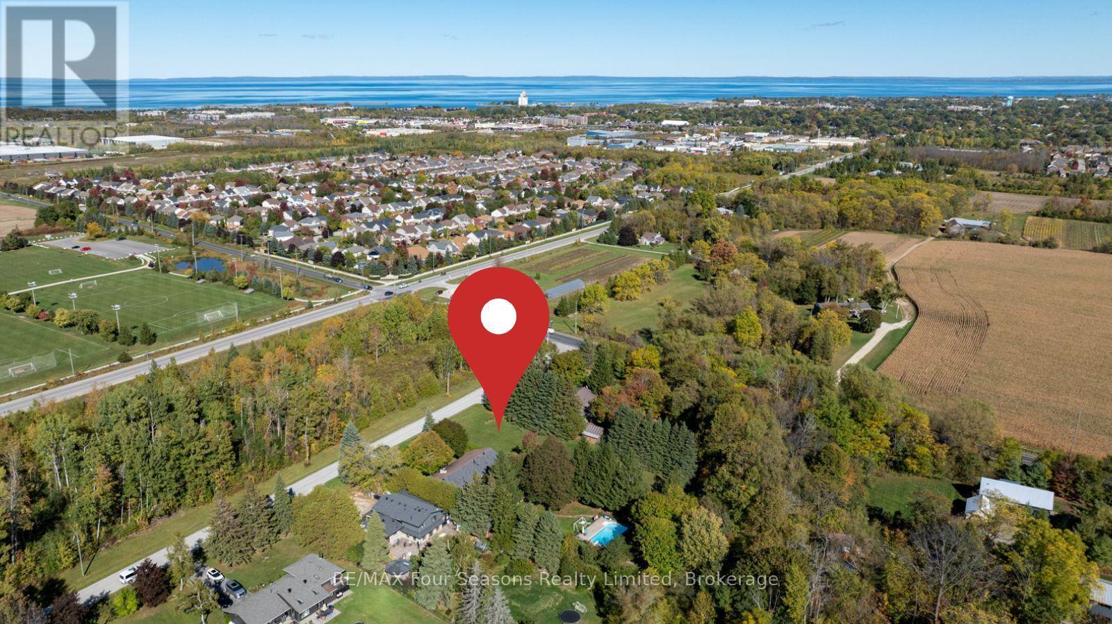 5 Caddo Drive, Clearview, ON