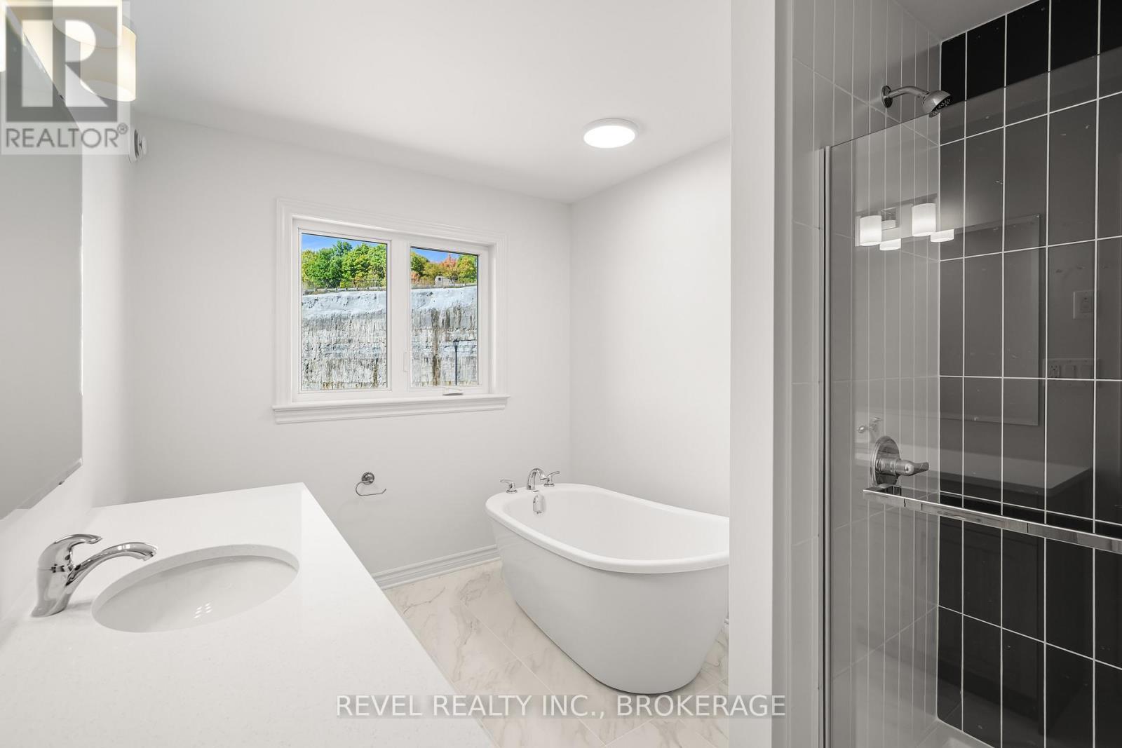 332 Dockside Drive, Kingston (Kingston East (Incl Barret Crt)), ON - Indoor Photo Showing Bathroom