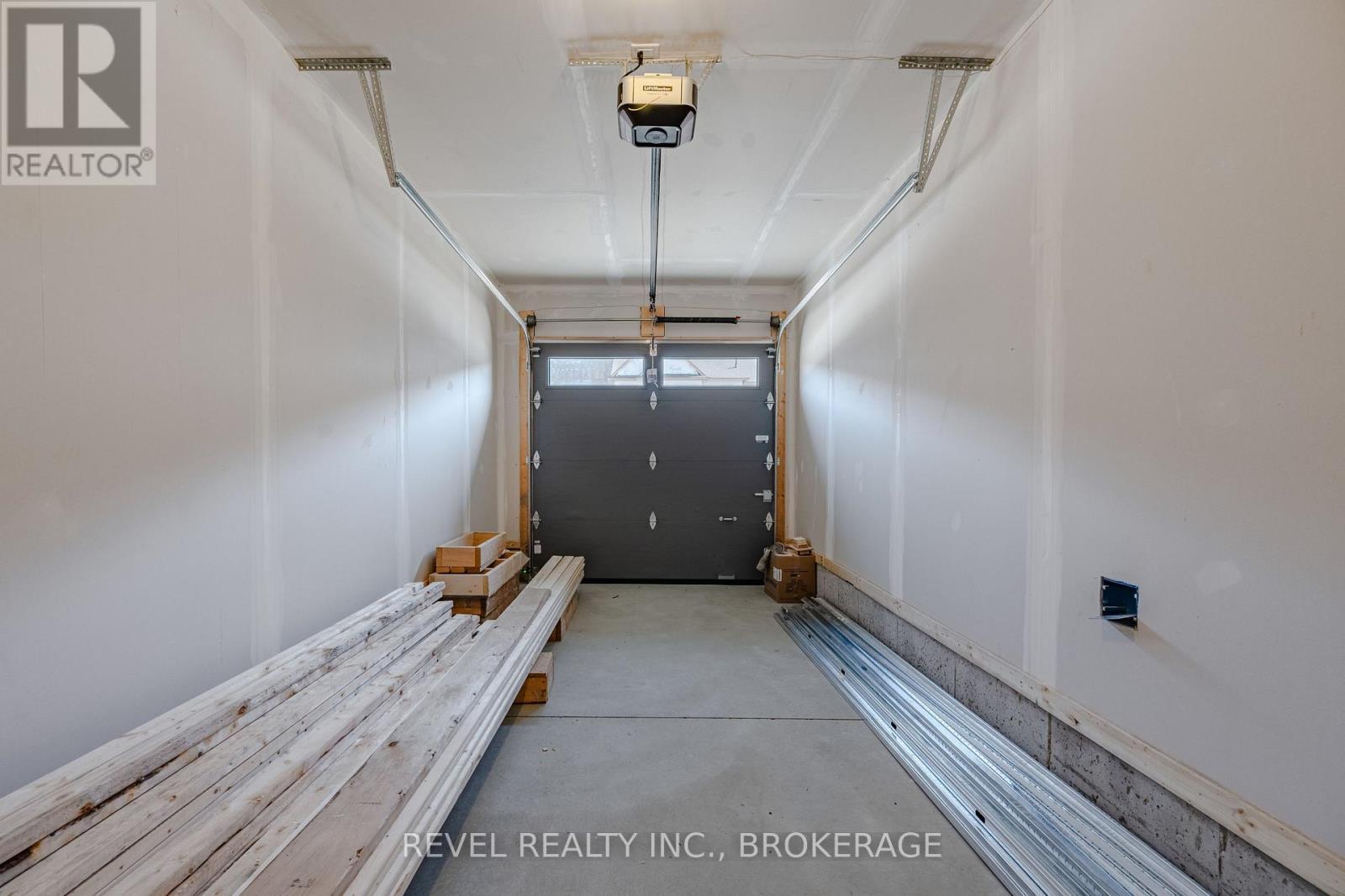 332 Dockside Drive, Kingston (Kingston East (Incl Barret Crt)), ON - Indoor Photo Showing Garage