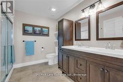 Ensuite bathroom -